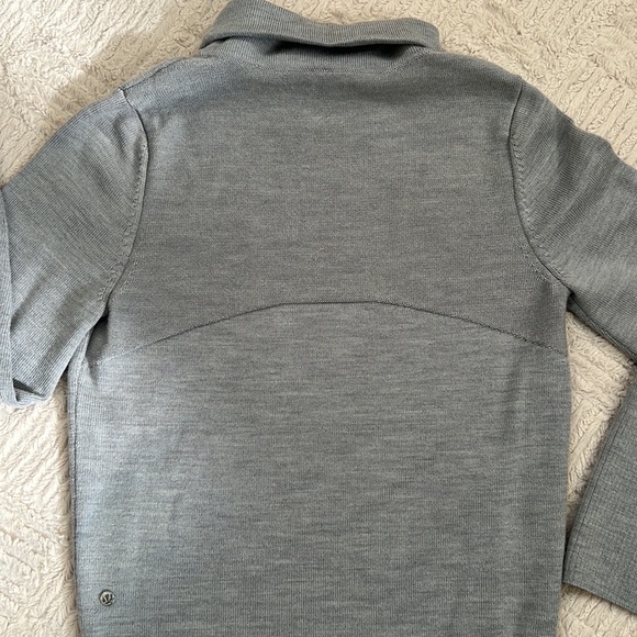Lululemon City Trek Turtleneck Merino wool in Heathered Silver Drop, Size Small - Picture 6 of 16